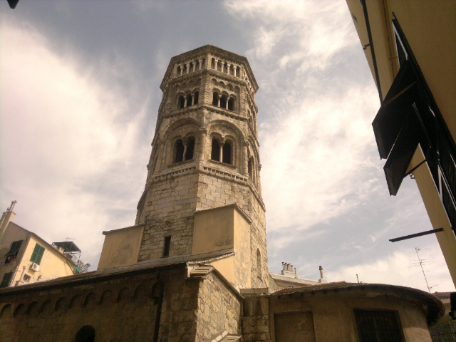 Der Turm der Kirche von San Donato - Genova | Secret World Trip Planner