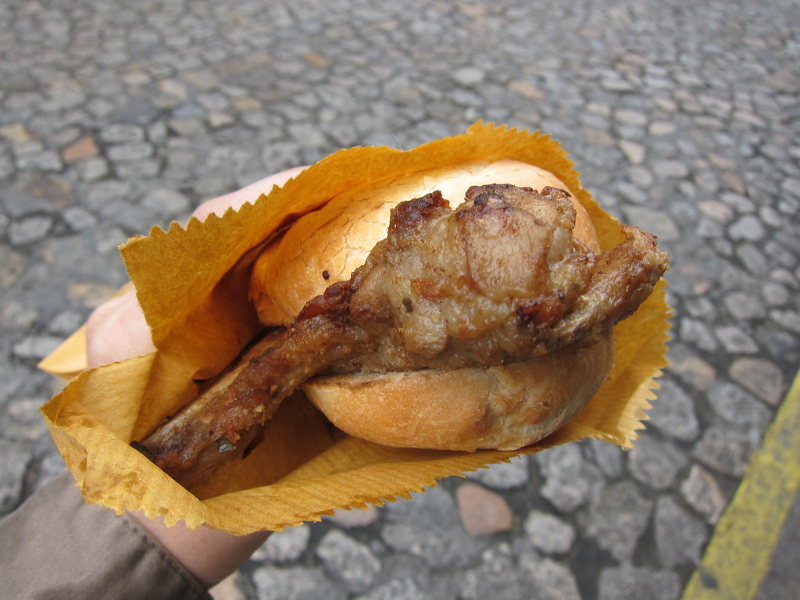 Bollo de chuleta de porco - Macau - 4HR6+Q39 | Secret World Trip Planner