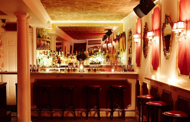 Uma noite no Le Boudoir: Beba cocktails no quarto escondido de Marie Antoinette - Brooklyn | Secret World Trip Planner