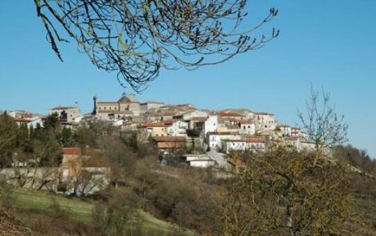 Faeto:ເປັນບ້ານນ້ອຍທີ່ມີບູ medieval ເຫນ່ - Faeto | Secret World Trip Planner