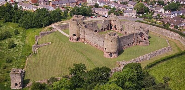 Hrad Rhuddlan - Castle St | Secret World Trip Planner