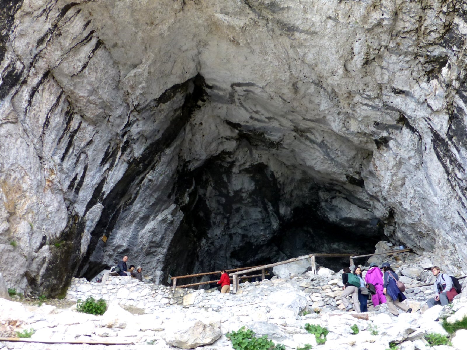 Eisriesenwelt Werfen означает “мир ледяных гигантов” - Werfen | Secret World Trip Planner