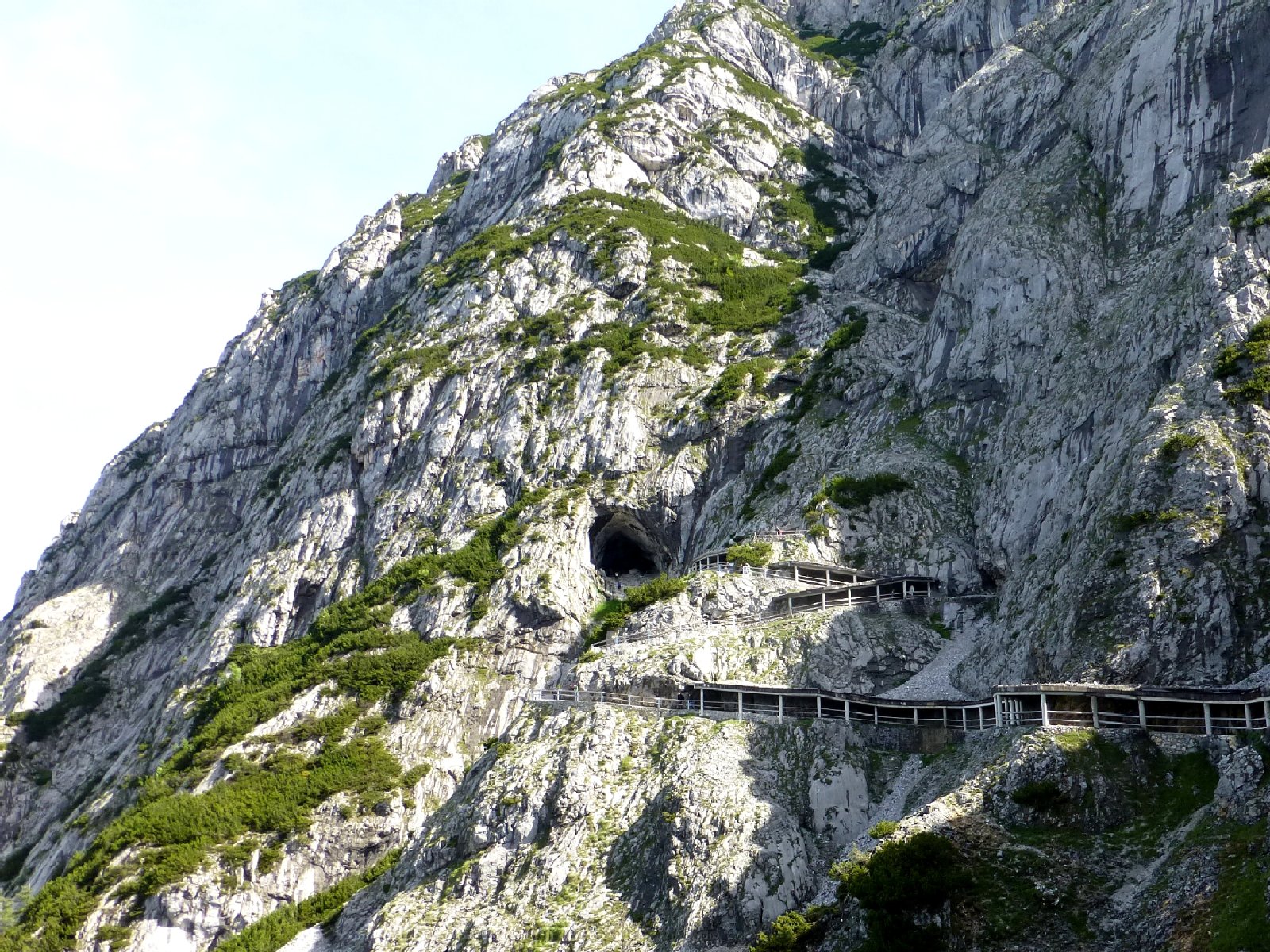 Eisriesenwelt Werfen означает “мир ледяных гигантов” - Werfen | Secret World Trip Planner