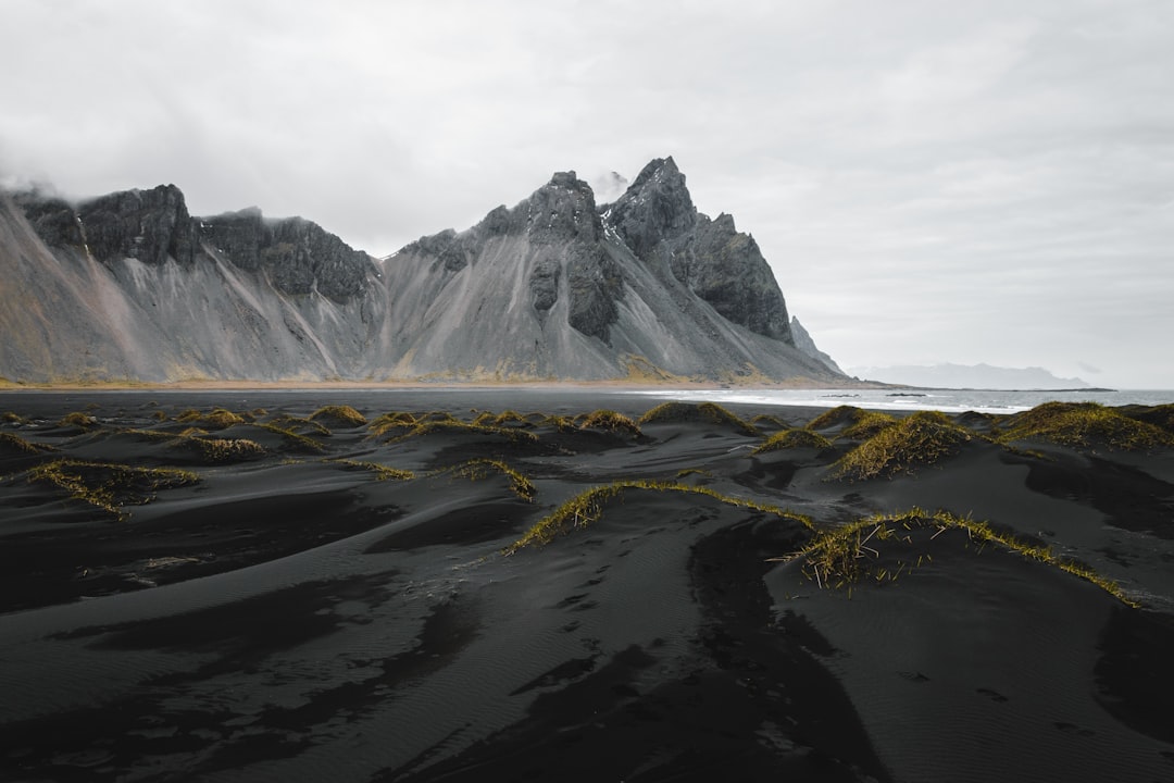 维斯特拉霍恩-冰岛罕见的辉长岩山脉之一 - Vestrahorn | Secret World Trip Planner