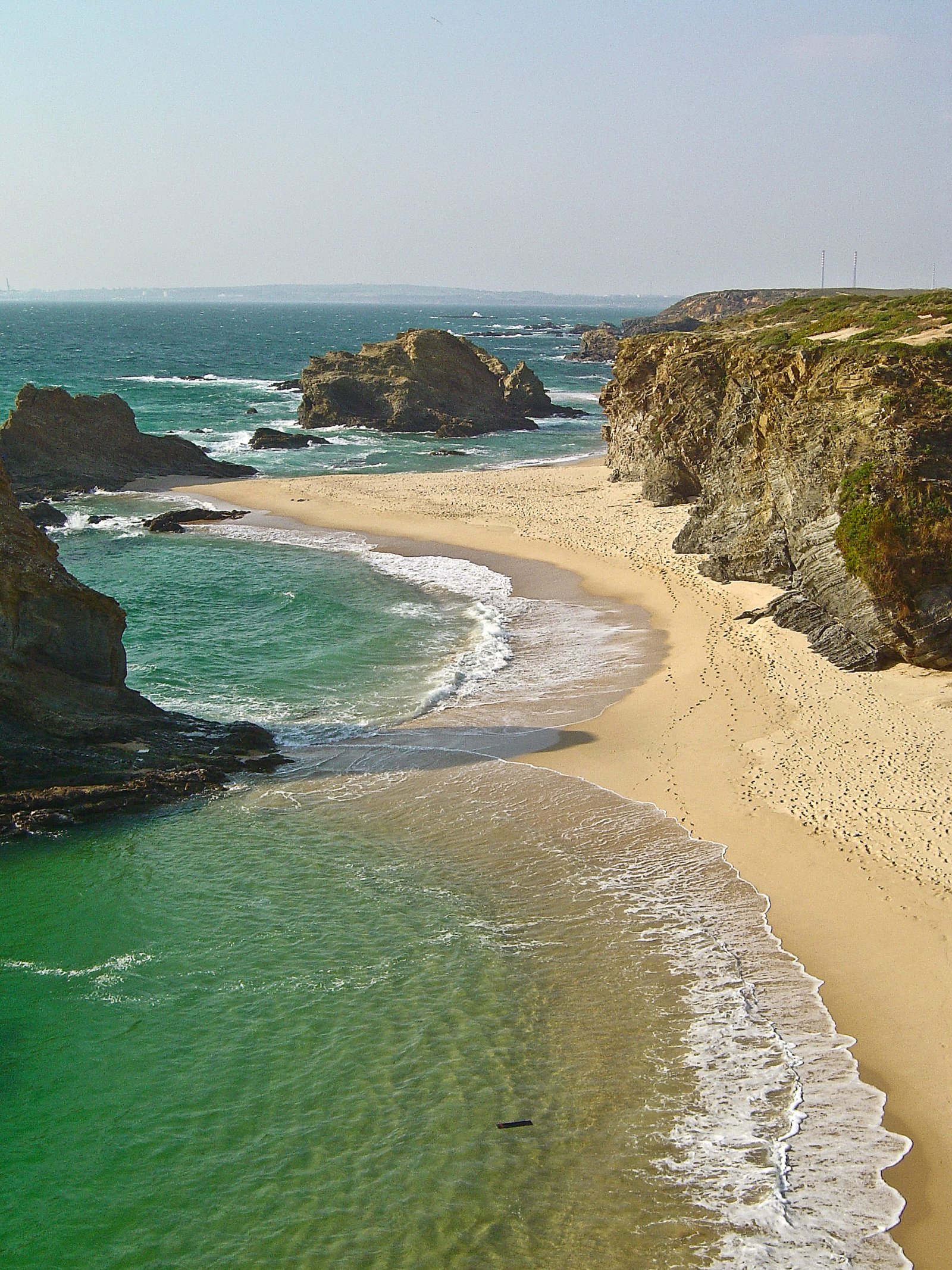 Esta linda e robusta Praia de Alentejan - Sines | Secret World Trip Planner