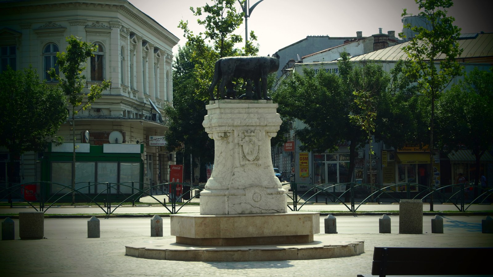 Bukarest / statyn av den romerska vargen - București | Secret World Trip Planner