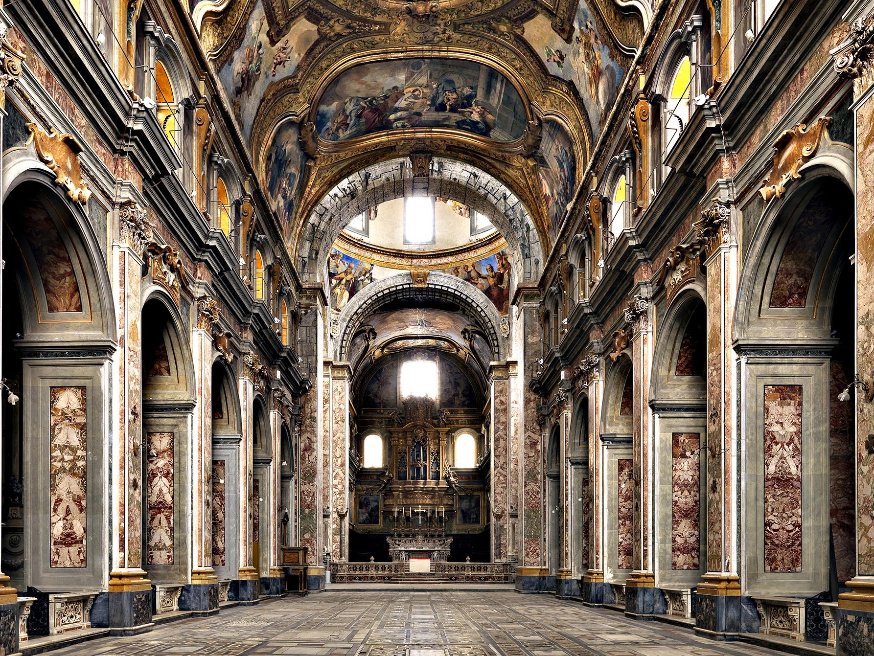 Igrexa de san Severino e Sossio - Napoli | Secret World Trip Planner