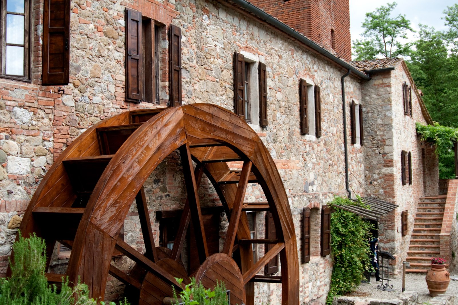 Истинска бяла Барилска мелница - Chiusdino | Secret World Trip Planner