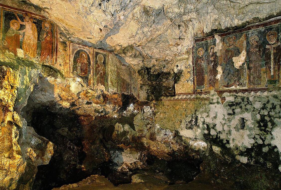 Helli eða Reyklaust Helli Selvascura - Bassiano | Secret World Trip Planner