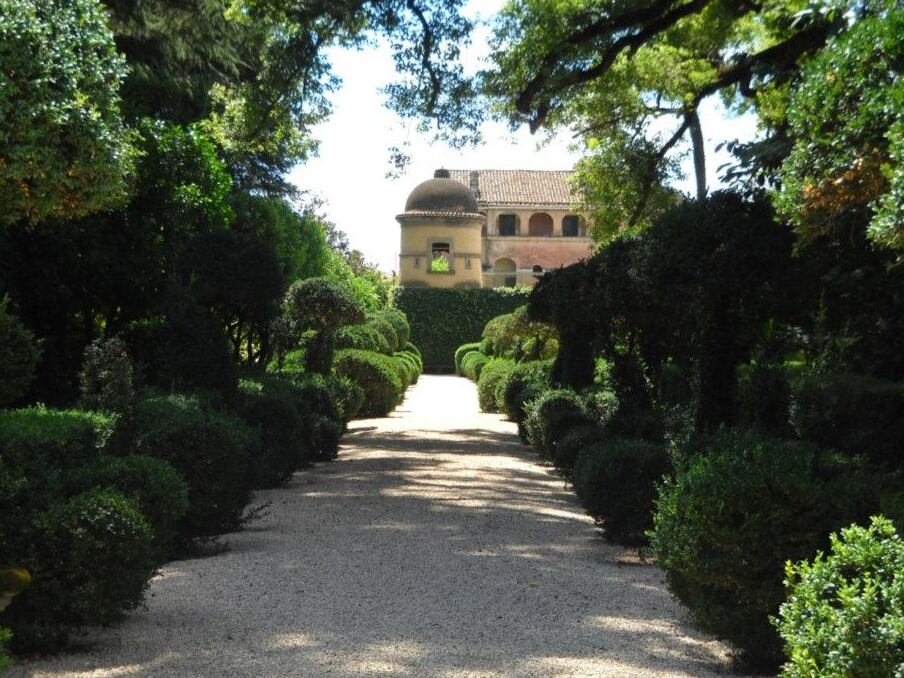 Омагьосани градини: Вила Порфидия - Recale | Secret World Trip Planner