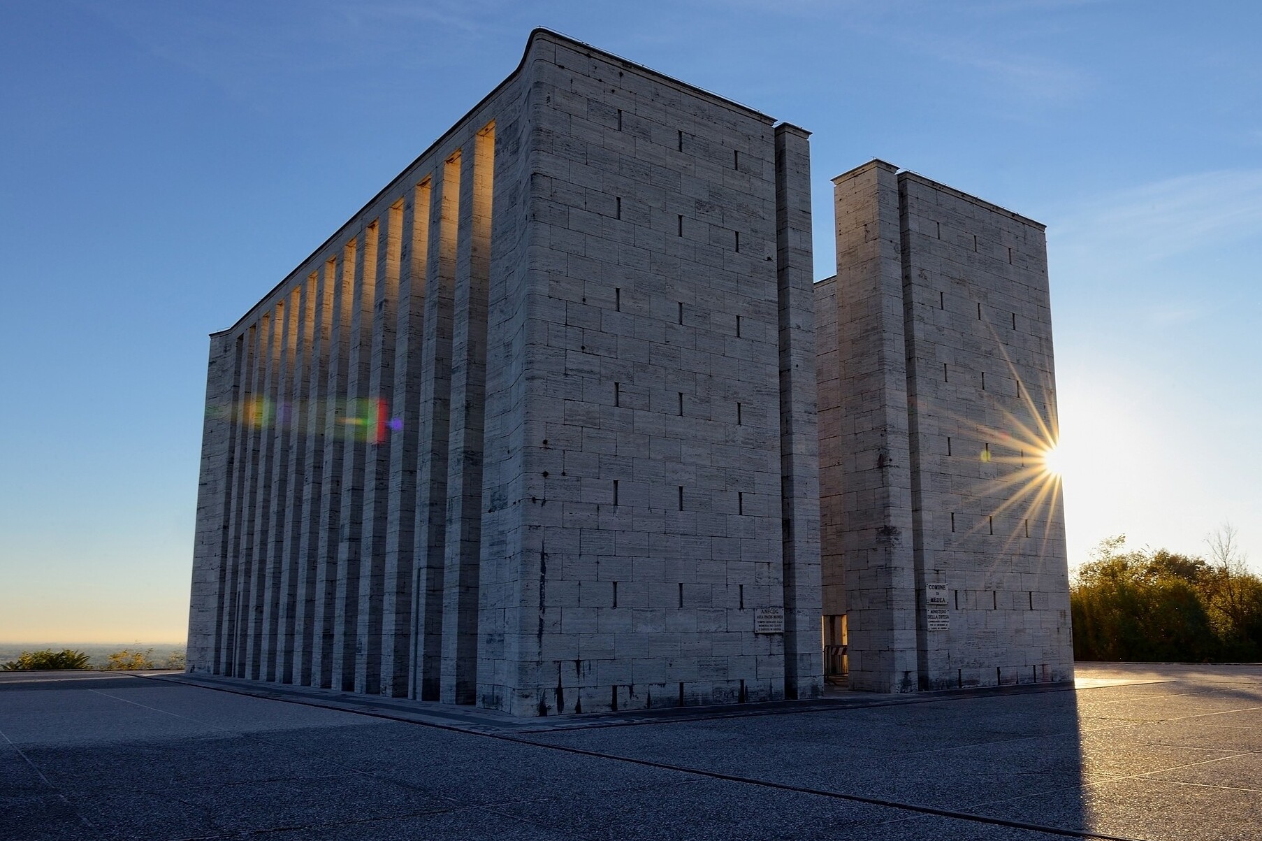 An Ara Pacis Mundi de Medea - Medea | Secret World Trip Planner