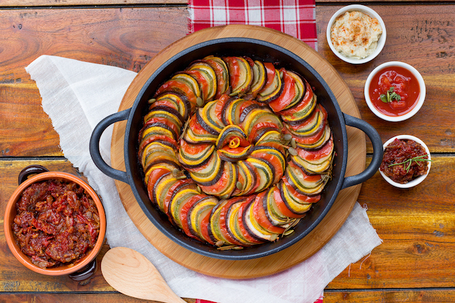 САША ШОН-САША ТОМ ТӨРИЙН БОЛСОН ҮЕ ШАТТАЙГААР ТУХАЙ ХАЧИН ЮУ Ч, ХАР АЗАРГАН ТАХИА - Nizza | Secret World Trip Planner