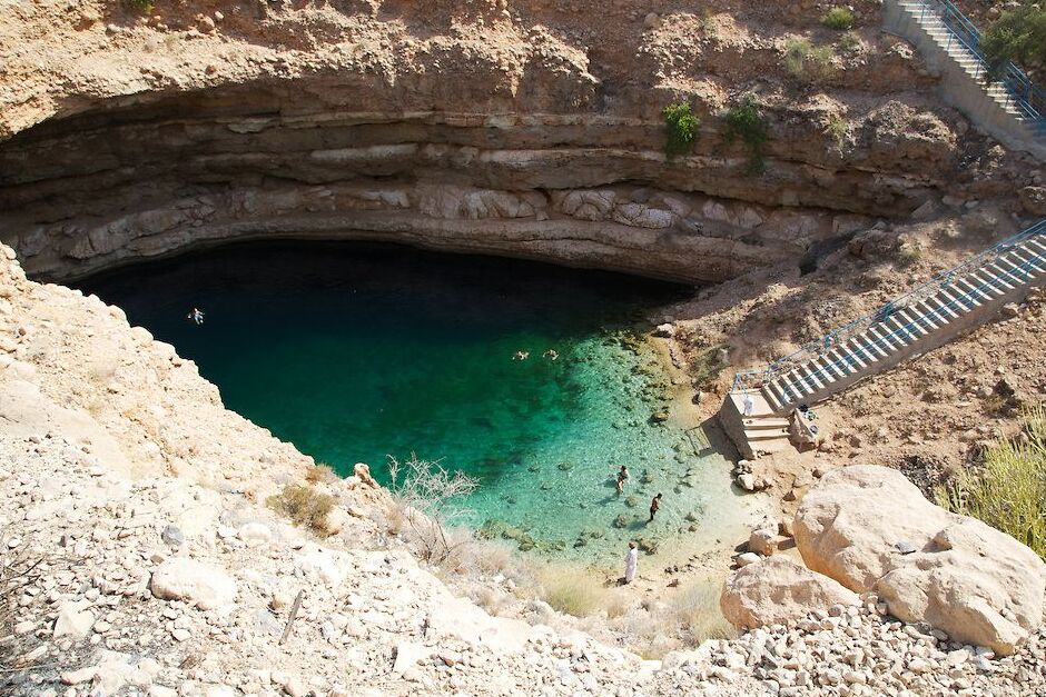 Bimmah天坑以其令人眼花缭乱的绿松石水 - Dabab Sinkhole ???? ??? | Secret World Trip Planner