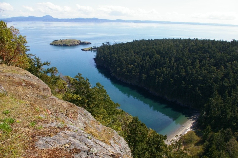 Situat al costat sud de l'López Illa, Watmough Badia - Watmough Bay | Secret World Trip Planner