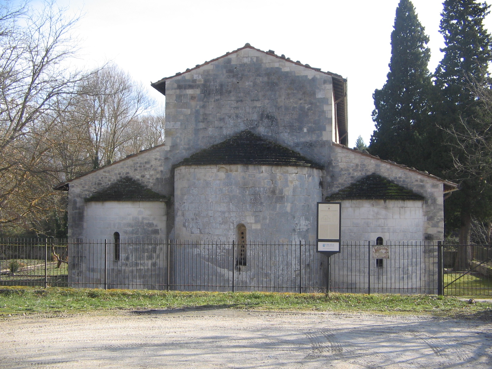 Kapestrano / Kisha e San Pietro ad Oratorium - Capestrano | Secret World Trip Planner