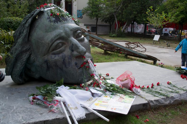 Monumentet över Atens polytekniska högskola - Athina | Secret World Trip Planner