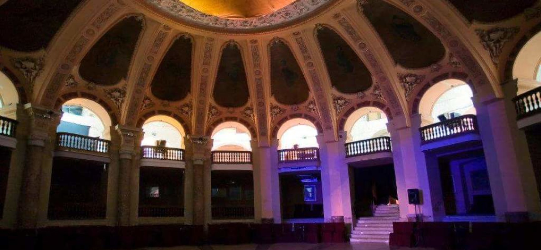 Salone Margherita, penyanyi kafe Italia pisanan