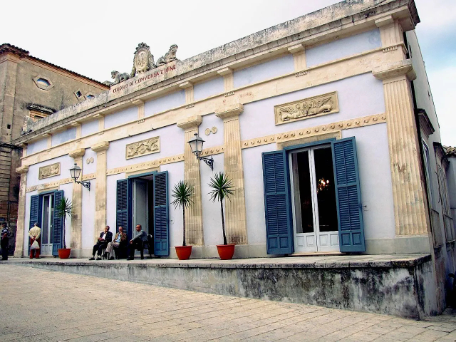 Cercle de conversation - Ragusa | Secret World Trip Planner