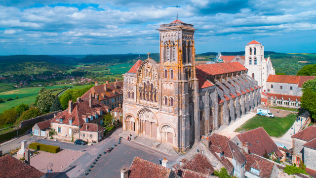 Santa Maria Magdalena basilika - Vézelay | Secret World Trip Planner