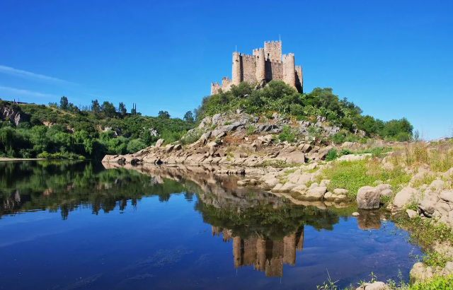 Hrad Almourol - Praia do Ribatejo | Secret World Trip Planner