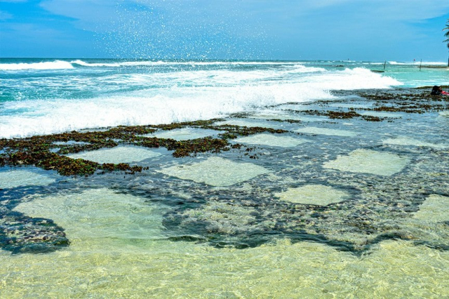 Pantai Thalpe Rock Pool ing Galle - Talpe | Secret World Trip Planner