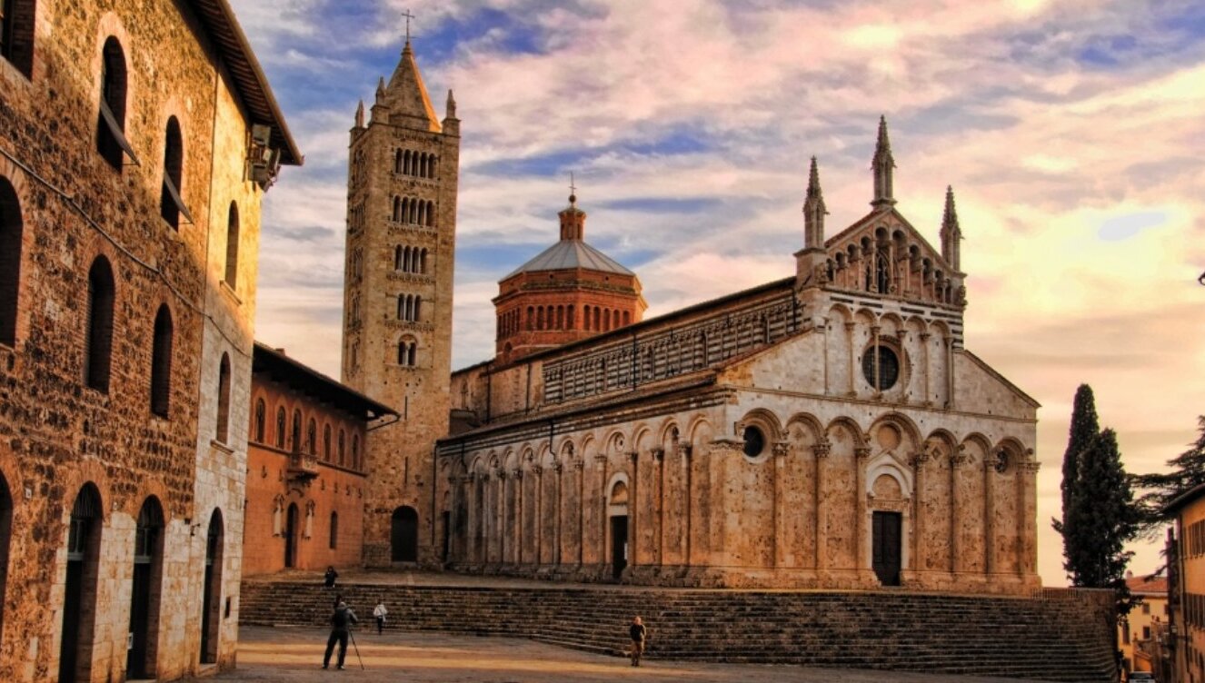 P. zza Garibaldi, entre as máis fermosas prazas de Toscana - Massa Marittima | Secret World Trip Planner