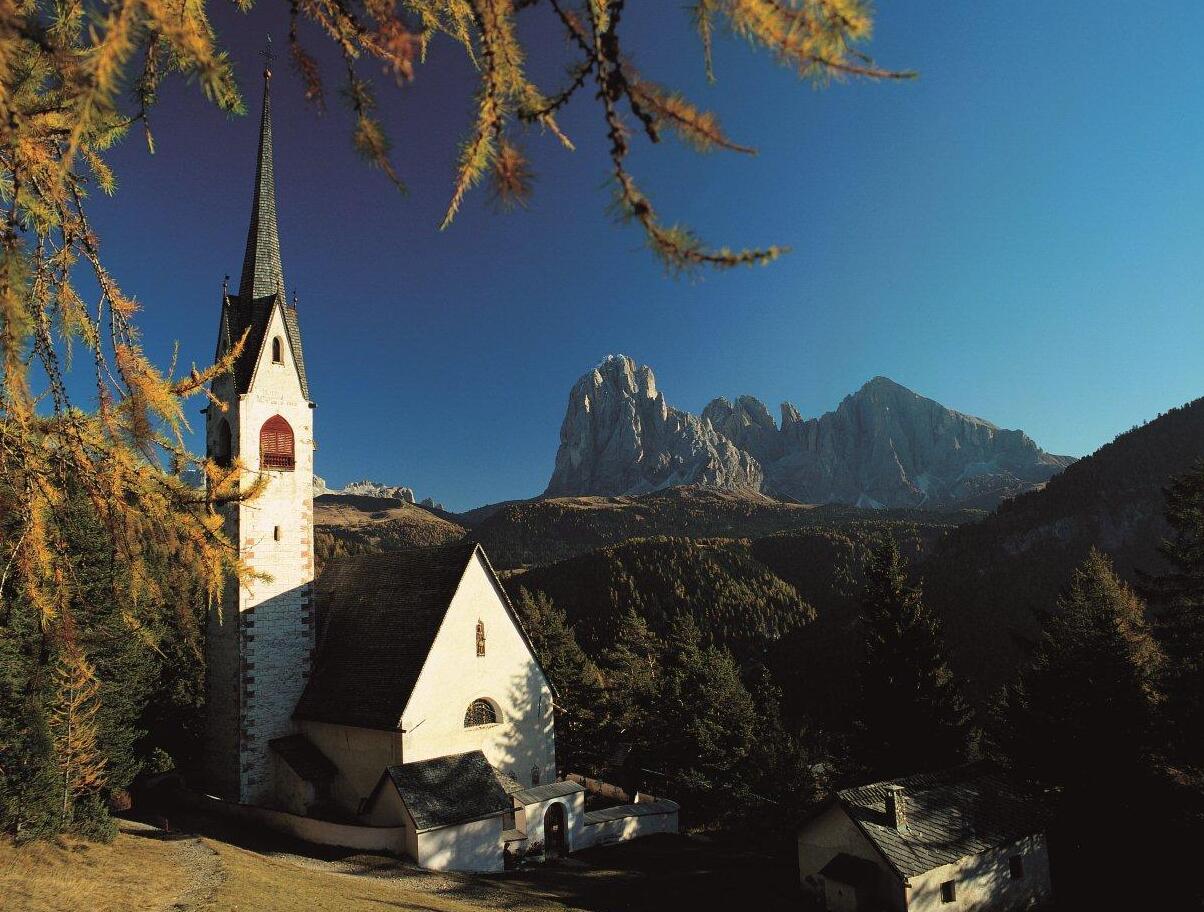 Kisha E San Xhakomos në Ortisei. - 39046 Ortisei BZ | Secret World Trip Planner