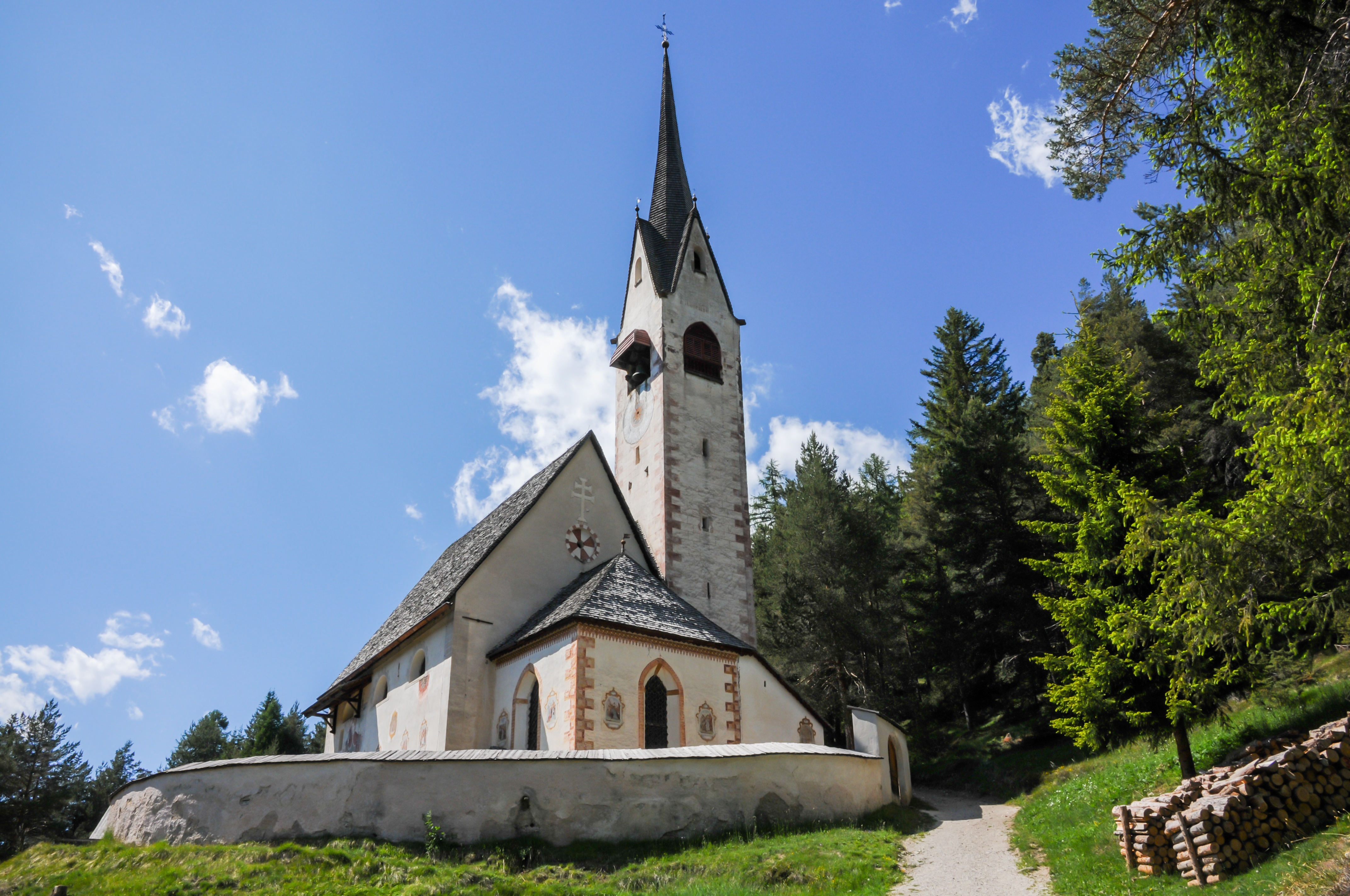 Kisha E San Xhakomos në Ortisei. - 39046 Ortisei BZ | Secret World Trip Planner