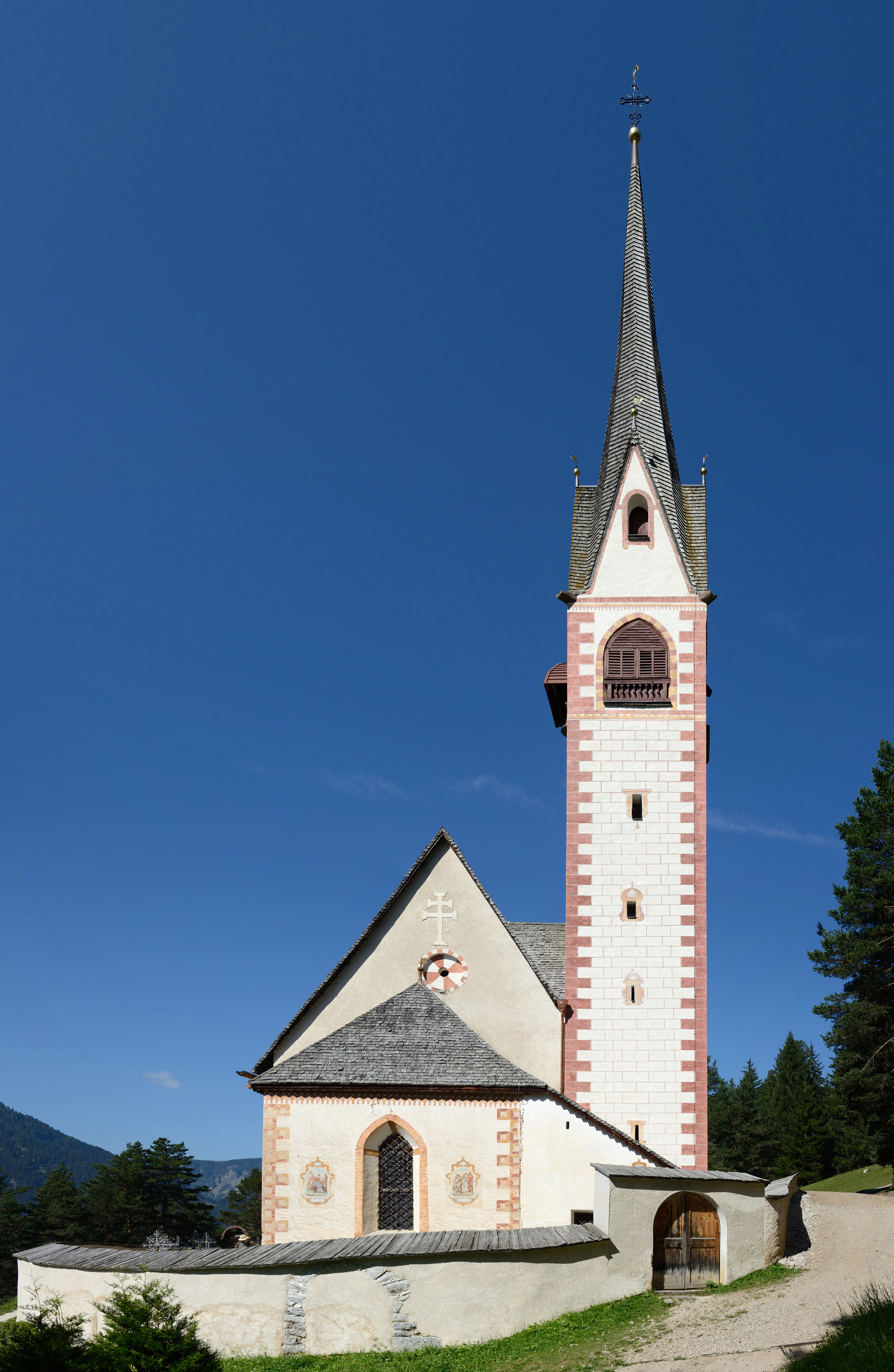 Kisha E San Xhakomos në Ortisei. - 39046 Ortisei BZ | Secret World Trip Planner