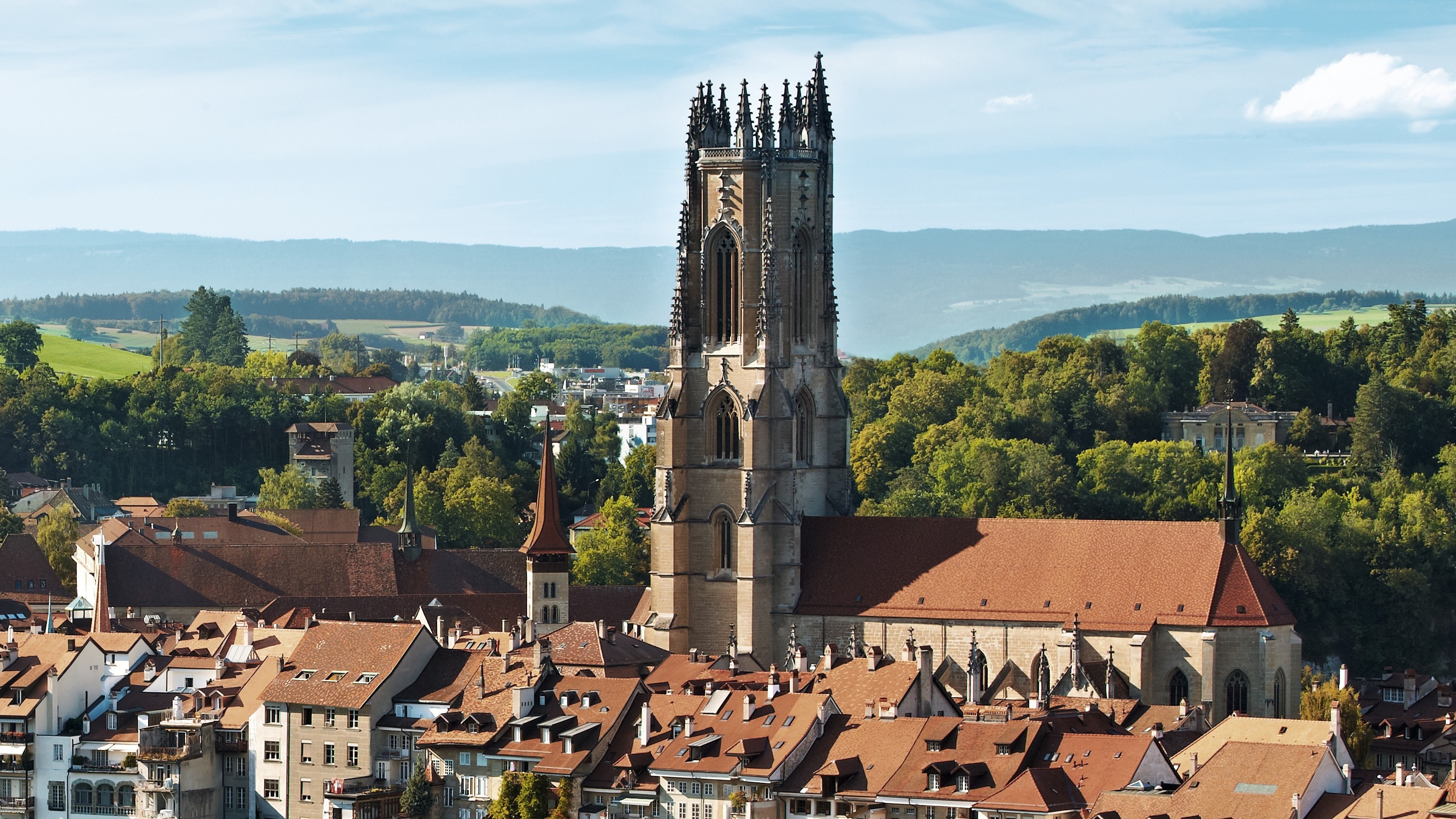 Freiburg : la cathédrale Saint-Nicolas - Fribourg | Secret World Trip Planner