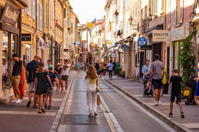 Rue Gambetta, la calle de las compras - Saint-Tropez | Secret World Trip Planner