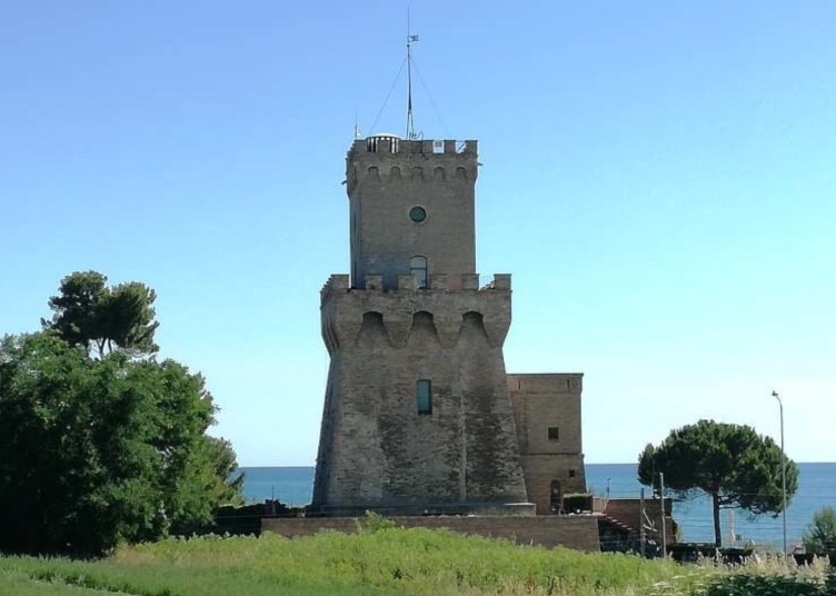 टॉवर सेरानो अब्रूज़ो में एक शानदार टॉवर - Abruzzo | Secret World Trip Planner