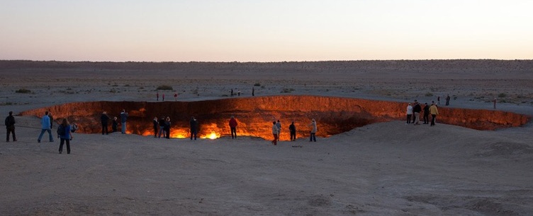 The Door to Hell” in Derweze, Turkmenistan | Secret World Trip Planner