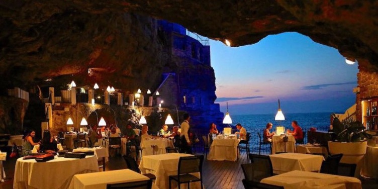 Tulong sa aming mga bato at gumulong kakisigan makakuha ng handa na para sa kanyang album debut. - Puglia | Secret World Trip Planner