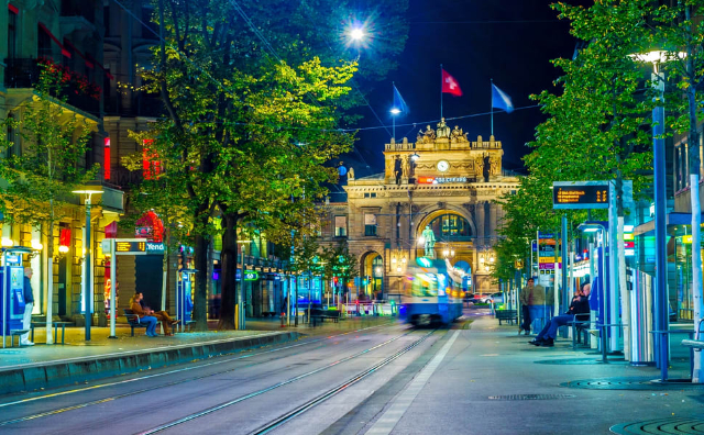 บาห์นฮอฟชตราสเซ - Zürich | Secret World Trip Planner